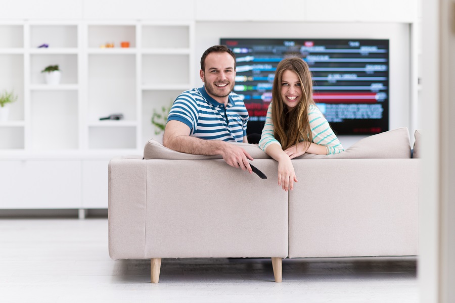 Varför IPTV revolutionerar den svenska TV-marknaden – Stabila servrar, HD-kanaler och obegränsat inn
